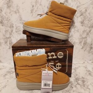 🆕️brand new with tags hey dude Margot eco